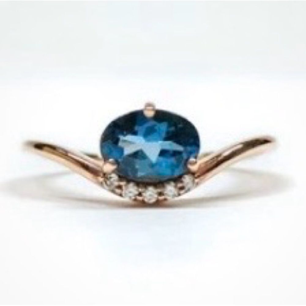 Natural Blue Topaz 0.95 Carat Gemstone & Five Natural Diamond Rose Gold Ring